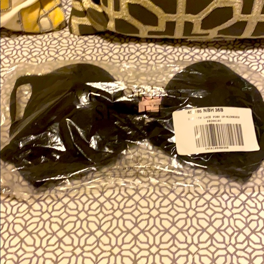 BNWT Victoria Secret push up plunge bra